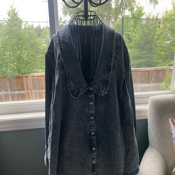 Free People- Charlie Buttondown Top - Picture 5 of 6